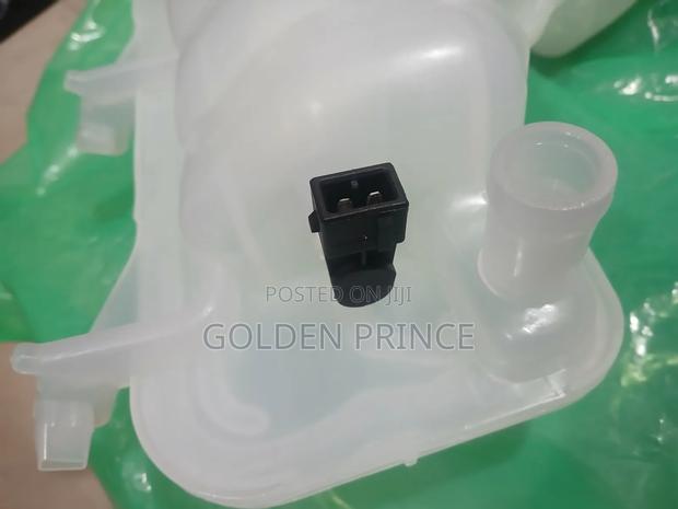 Range Rover Sports/Vogue Reservoir Tank 014-018 photo 5