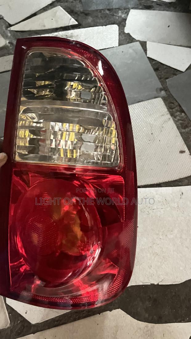 Toyota Tundra Short Taillight Right Side