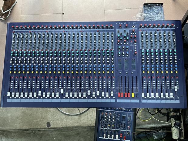 Soundcraft Lx9 32 Channel Analog Mixer · Photo 2