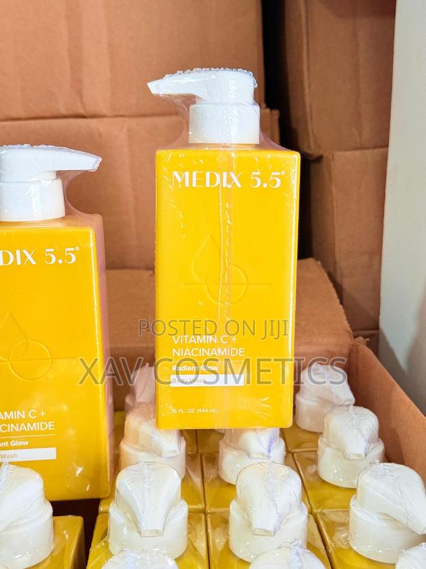 Medix 5.5 Vitamin C +Niacinamide Body Wash · Photo 2