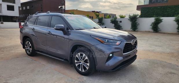 Toyota Highlander XLE 2021 Gray