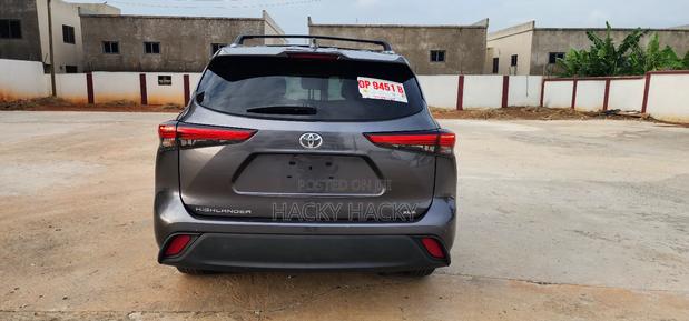 Toyota Highlander XLE 2021 Gray