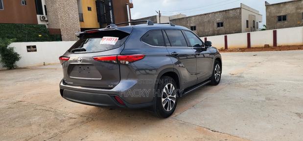Toyota Highlander XLE 2021 Gray