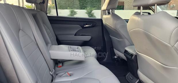 Toyota Highlander XLE 2021 Gray