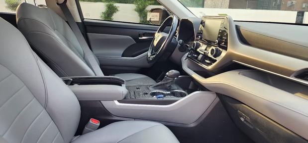 Toyota Highlander XLE 2021 Gray