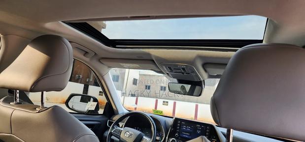 Toyota Highlander XLE 2021 Gray