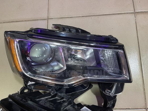 Jeep Grand Cherokee 2017- 2021 Headlights Used photo 2