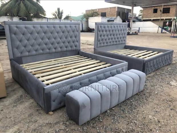 King Size With Ottoman and Side Drawers · Photo 2