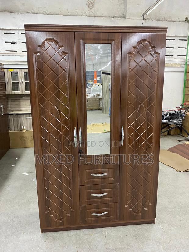 Wardrobe 3 in 1 With 3 Drawers · Photo 2
