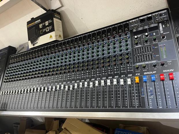 Yamaha Smx3200 32-Channel Professional Audio Mixer. · Photo 4