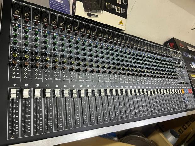 Yamaha Smx3200 32-Channel Professional Audio Mixer. · Photo 3