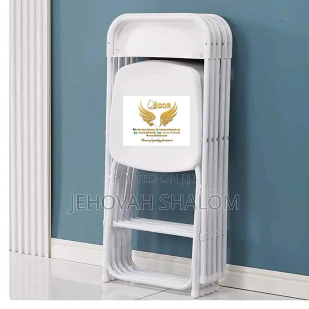 White Foldable Chair for Events Available for Sale · Photo 2