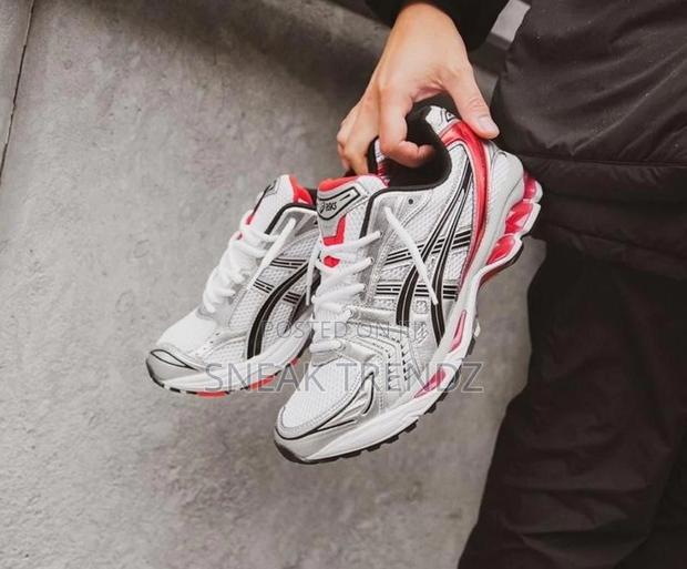 Asics Gel Sliver Black and Red · Photo 3