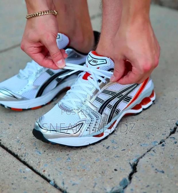 Asics Gel Sliver Black and Red · Photo 4