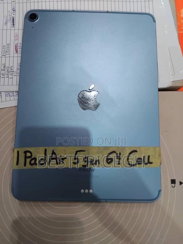 New Apple iPad Air 64 GB Blue · Photo 1