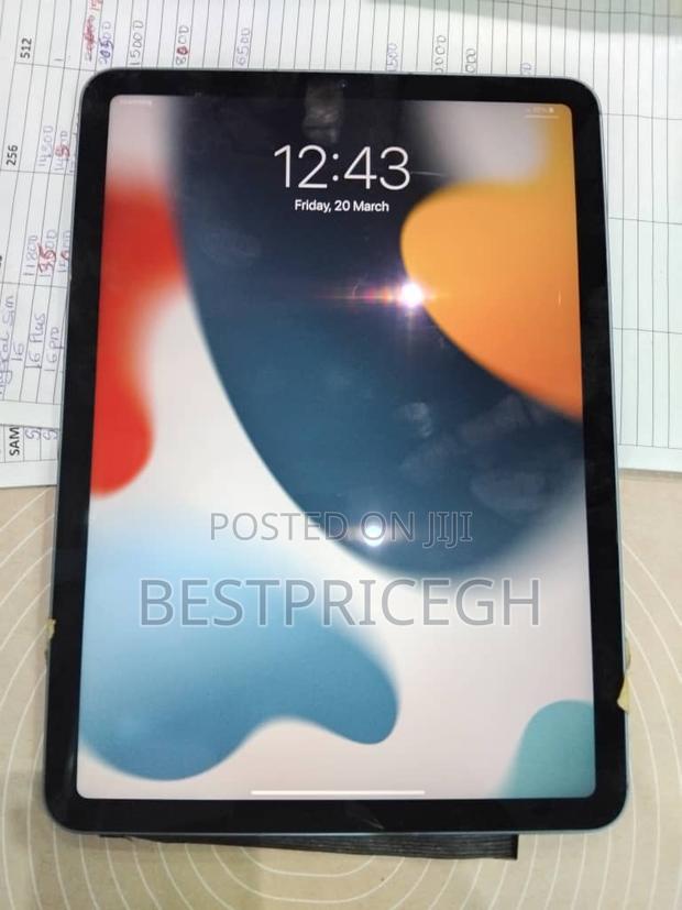 New Apple iPad Air 64 GB Blue · Photo 2