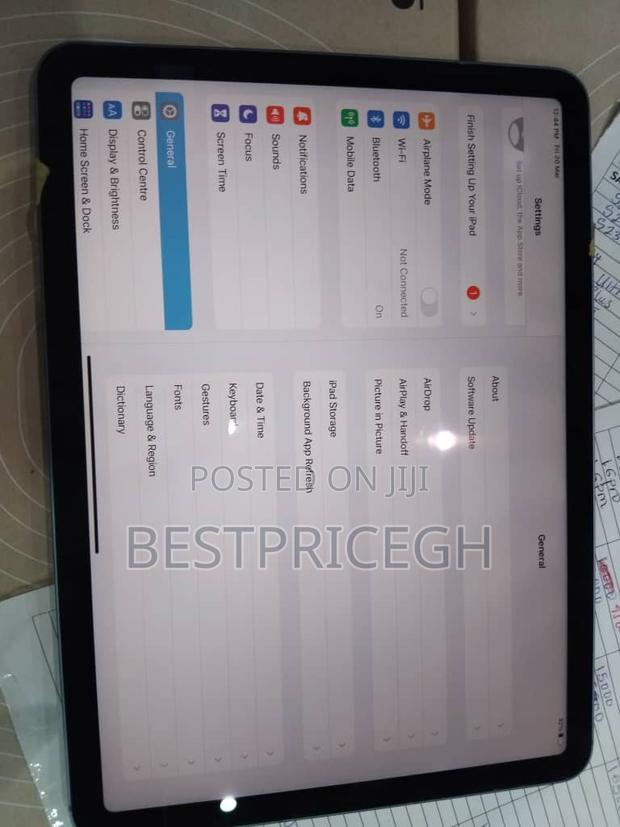 New Apple iPad Air 64 GB Blue · Photo 3