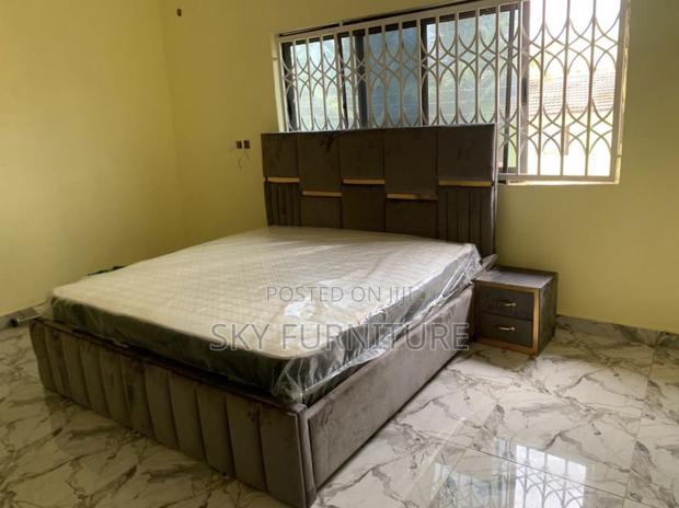 Queen-Size-Bed With 1 Side Drawer Mattress · Photo 2