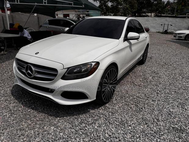 Mercedes-Benz C300 Base 4Matic Sedan AWD (2.0L 4cyl 7A) 2016 White photo 3