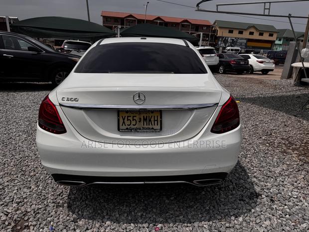 Mercedes-Benz C300 Base 4Matic Sedan AWD (2.0L 4cyl 7A) 2016 White photo 4