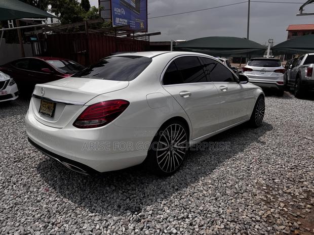 Mercedes-Benz C300 Base 4Matic Sedan AWD (2.0L 4cyl 7A) 2016 White photo 5