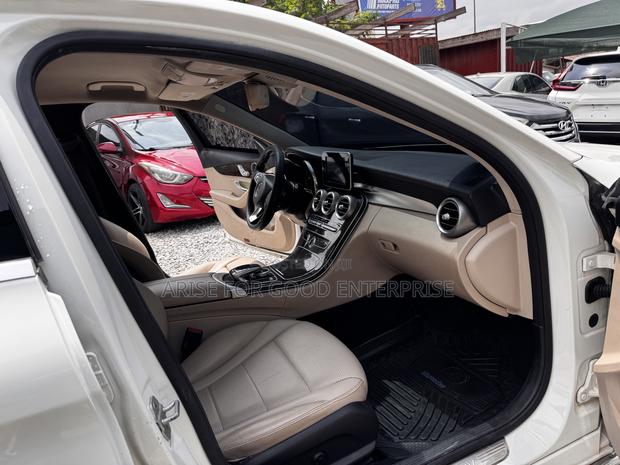 Mercedes-Benz C300 Base 4Matic Sedan AWD (2.0L 4cyl 7A) 2016 White photo 9