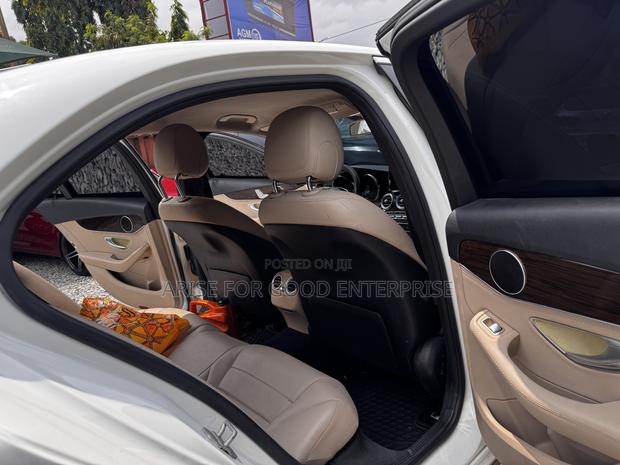 Mercedes-Benz C300 Base 4Matic Sedan AWD (2.0L 4cyl 7A) 2016 White photo 10