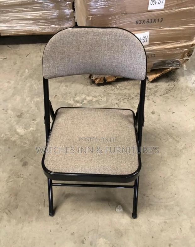 Quality Material Padded Foldable Chair · Photo 2