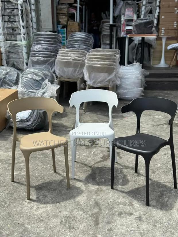HGH Quality Plastic Chair · Photo 2