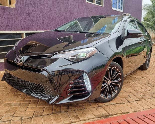 Toyota Corolla 2016 Black · Photo 2