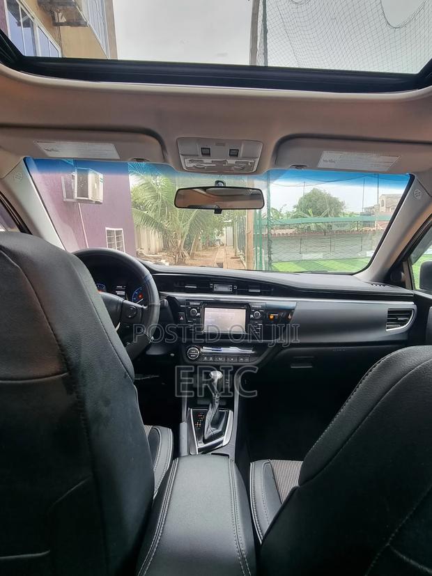 Toyota Corolla 2016 Black · Photo 4
