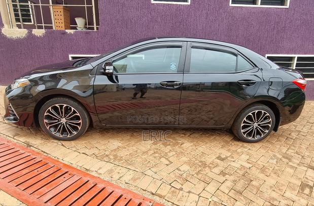 Toyota Corolla 2016 Black