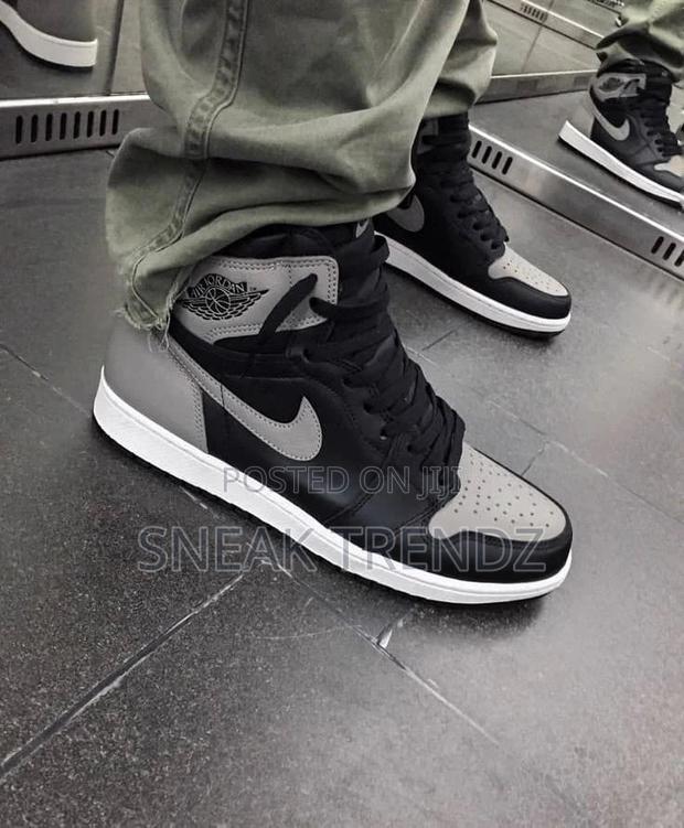 Air Jordan R1 Cool Grey N Black · Photo 4