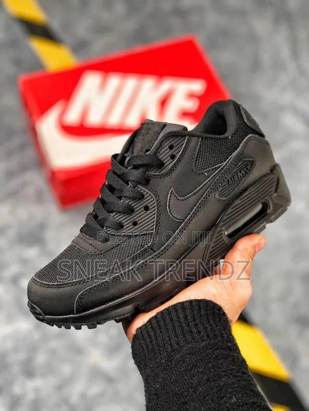 Nike Air Max 90 P Black · Photo 3