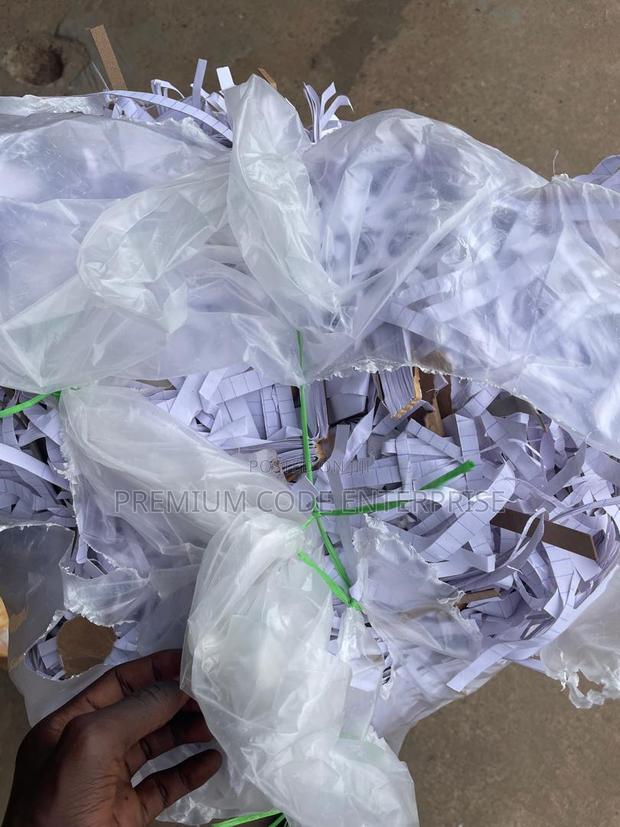 Shredded Waste Paper – Eco-Friendly Packing Filler, 10kg Bag · Photo 4
