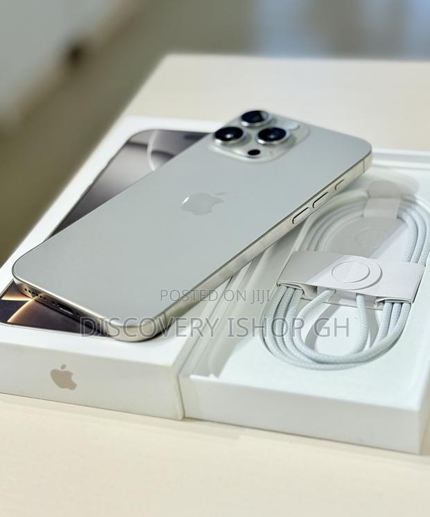 Apple iPhone 16 Pro Max 512 GB Gold photo 2