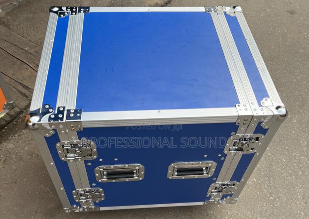 Amp Rack 12u 2doors With Table · Photo 3