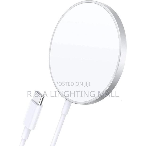 Portable Fast Wireless Magnetic Charger With White photo 3