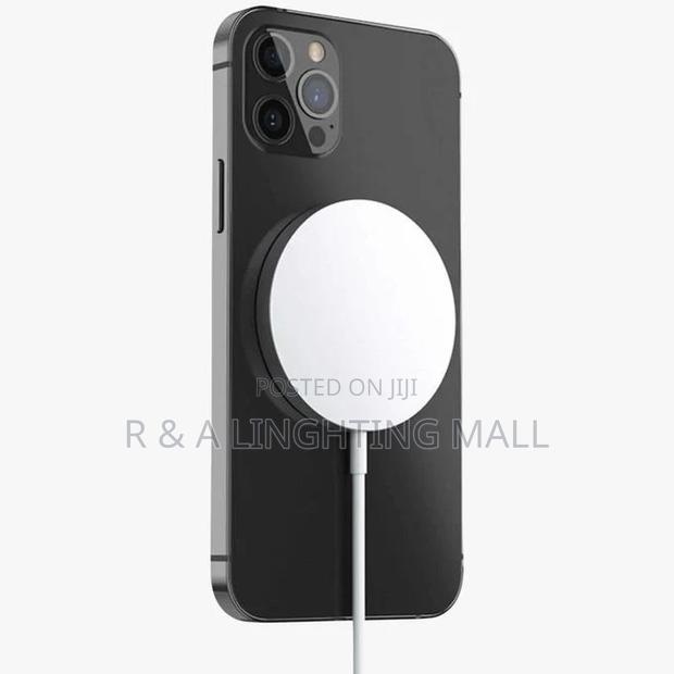 Portable Fast Wireless Magnetic Charger With White photo 6