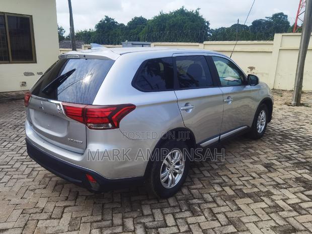 Mitsubishi Outlander ES AWC 2018 Gray