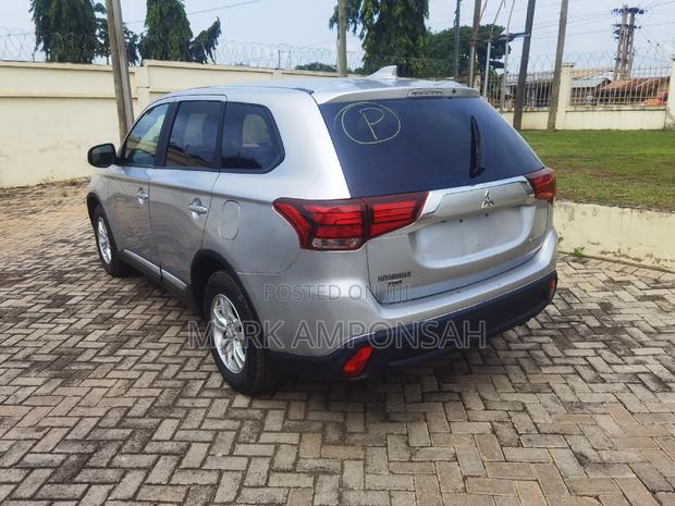 Mitsubishi Outlander ES AWC 2018 Gray