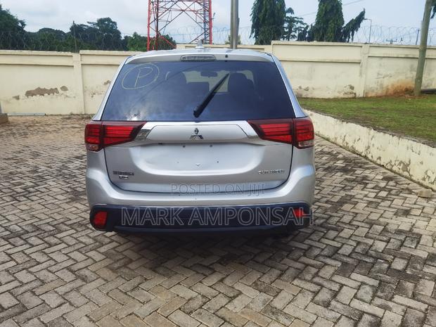 Mitsubishi Outlander ES AWC 2018 Gray