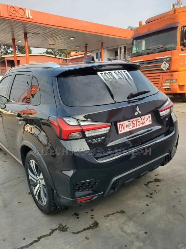 Mitsubishi Outlander Sport SE 2021 Black photo 4