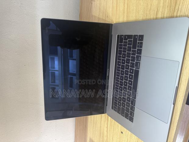 Laptop Apple MacBook Pro 2017 16GB Intel Core I7 SSD 512GB