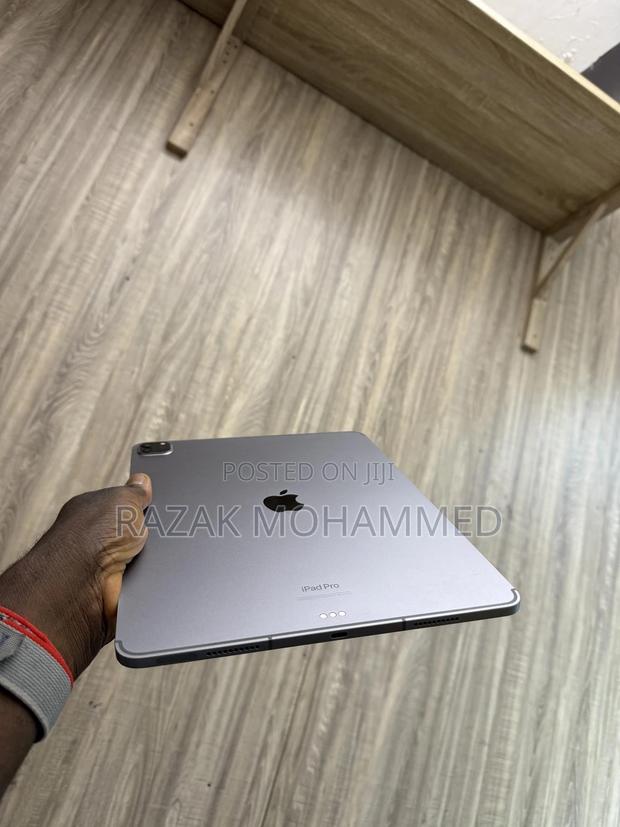 Apple iPad Pro 12.9 (2022) 256 GB Gray photo 3