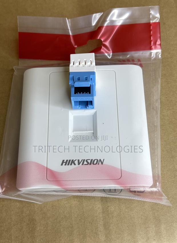 Hikvision Cat6 Copper Face Plate Single With Jack · Photo 4