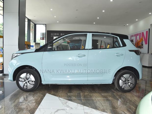 Car 2022 Blue photo 3