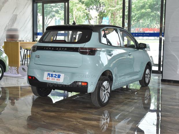 Car 2022 Blue photo 2