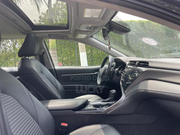 Toyota Camry SE FWD 2020 Black