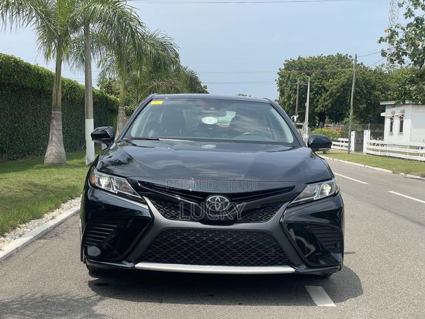 Toyota Camry SE FWD 2020 Black
